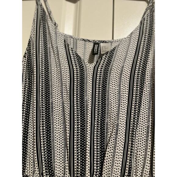 EUC H&M Divided Black and White Romper Size LG - Picture 5 of 9